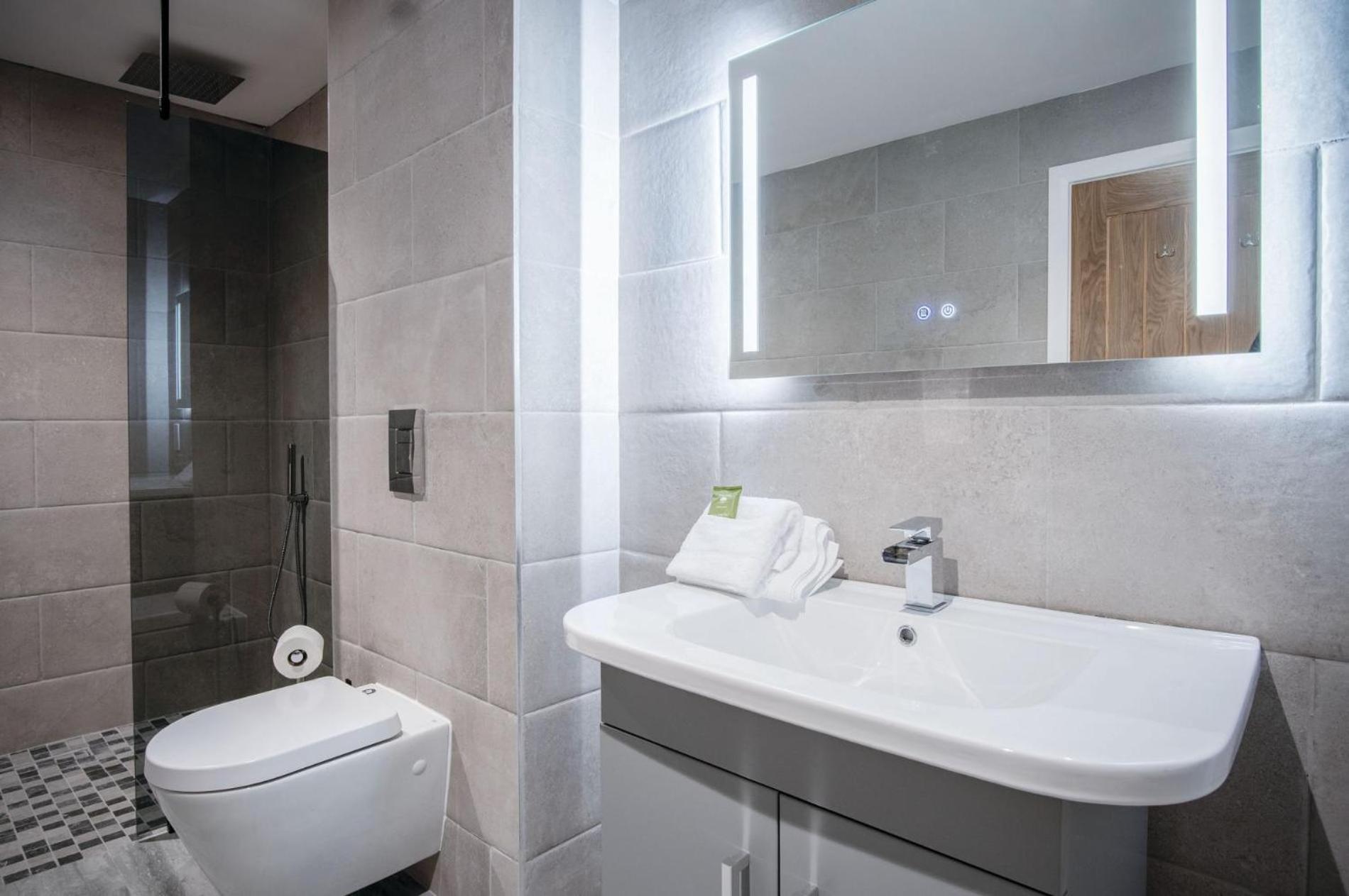 Suite 3 - Sleeping Giant Hotel - Pen Y Cae Inn Brecon Esterno foto