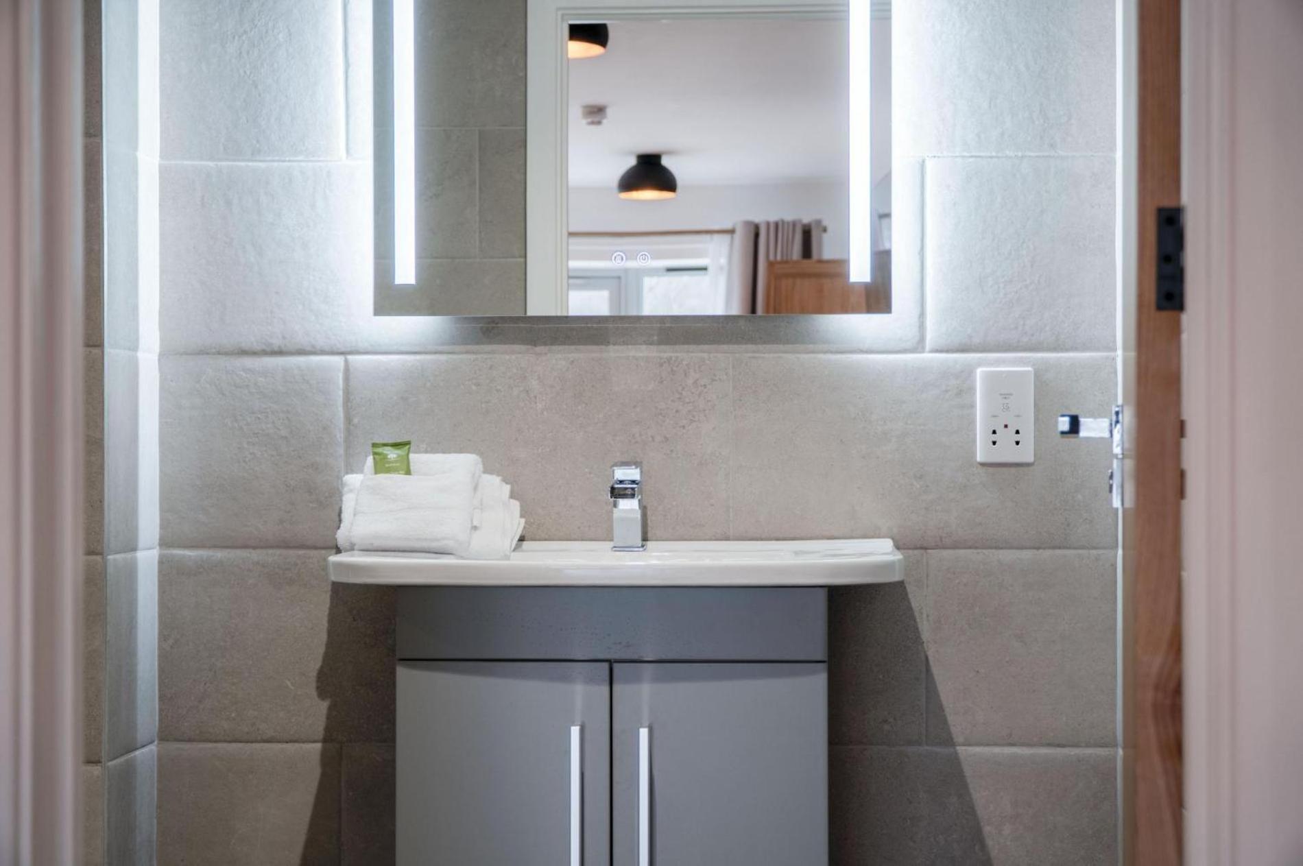 Suite 3 - Sleeping Giant Hotel - Pen Y Cae Inn Brecon Esterno foto