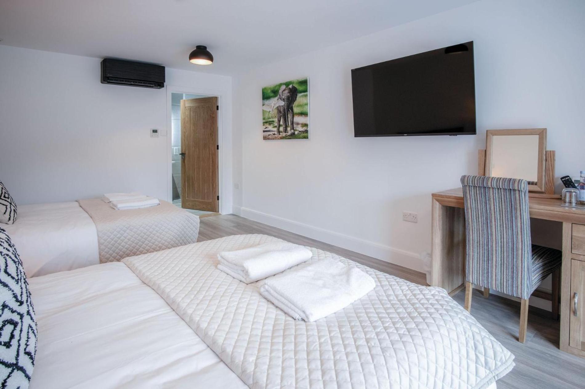 Suite 3 - Sleeping Giant Hotel - Pen Y Cae Inn Brecon Esterno foto