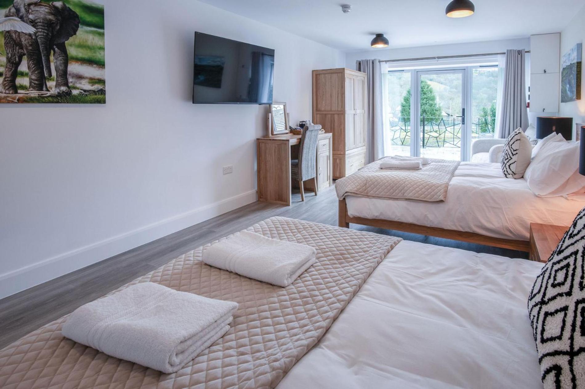 Suite 3 - Sleeping Giant Hotel - Pen Y Cae Inn Brecon Esterno foto